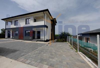 Duplex cu 4 camere în Vișani