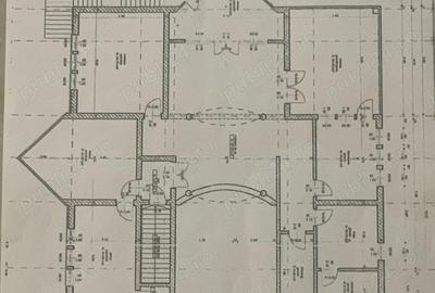 Vand,,URGENT Imobil compus din parter ?i etaj - 4
