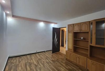 Inchiriez apartament 3 camere, Decomandat,Nemobilat, Parter - 1