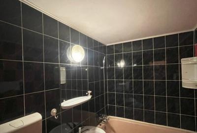 Apartament de vanzare, cu 3 camere decomandat, 68 mp, parter - 18