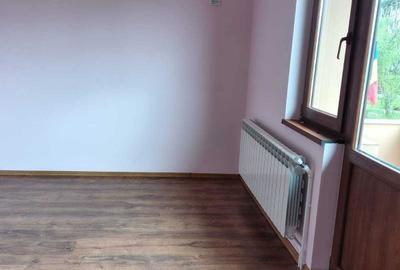 Casă cu 4 camere în Central - 2