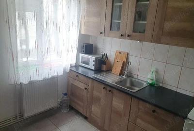 Apartament cu 3 camere semidecomandat în Gară - 1