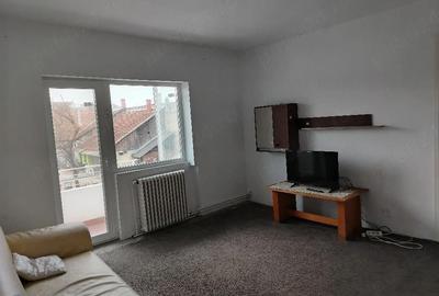 Apartament cu 3 camere semidecomandat în Central - 2