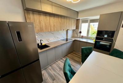 Vând apartament cu 3 camere, 80 mp, cu parcare - 3