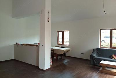Casă cu 2 camere cu Teren 903 Mp în Mărtinești - 1