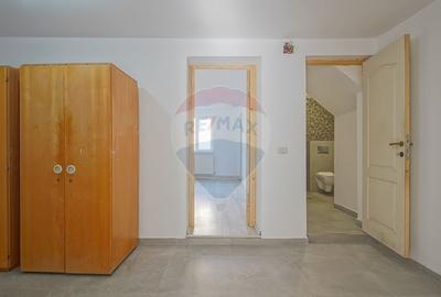 Casă cu 10 camere cu Teren 340 Mp în Florilor - 25