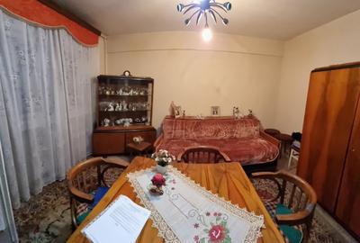 Apartament doua camere, decomandat, etaj patru, structura buna, simplu, central - 5