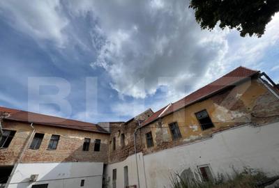 Hotel cu 44 camere, renovabil, pozi?ionat ultracentral - 1