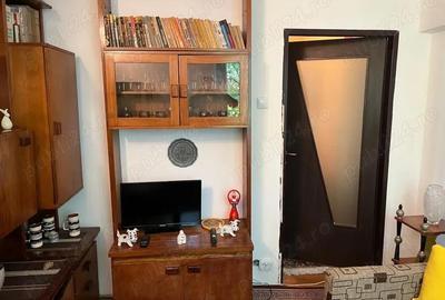 Camera in apartament 3 camere - 1 Mai metrou - 10