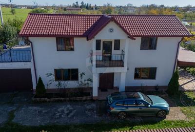 Casa / Vila de Vanzare - 2