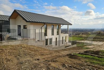 Casa de vanzare tip duplex Valea Voievozilor - 1