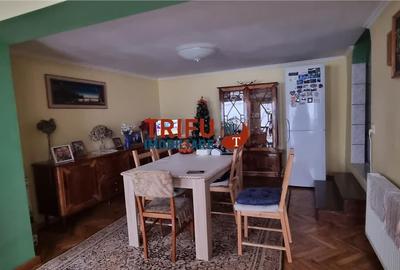 Casa de vanzare in Partos pretabila pt 2 familii - 4