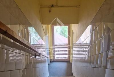 Casa familiala cu spatiu comercial si garaj P+1E+M 720 Mp - 43