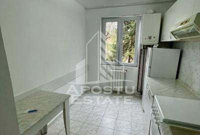 Apartament cu 2 camere semidecomandat, mobilat în Tipografilor
