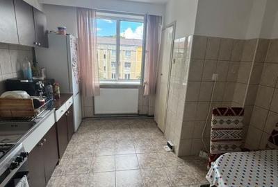 Apartament cu 3 camere decomandat în Săsar - 9