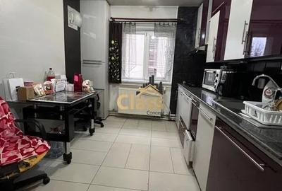 Apartament cu 4 camere decomandat, mobilat în Între Lacuri