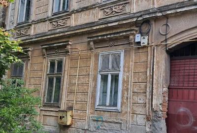 Casă cu 6 camere cu Teren 1150 Mp în Central - 1