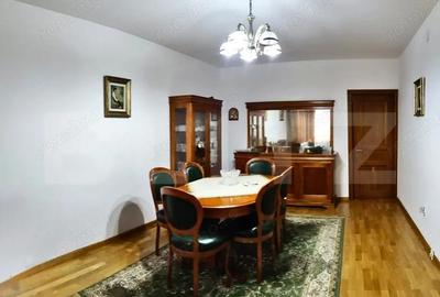 Casă cu Teren 1178 Mp în Central - 1