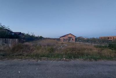 Teren de 1900 mp, în Păulești