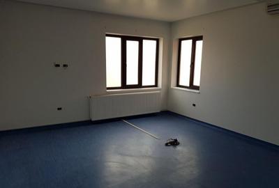 Casă cu 5 camere cu Teren 300 Mp în Intim - 1