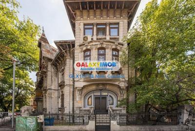 Apartament cu 7 camere decomandat în Cotroceni