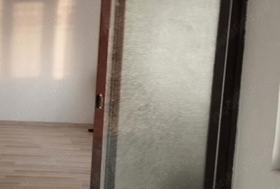 Casă cu 3 camere cu Teren 2435 Mp în Central - 2