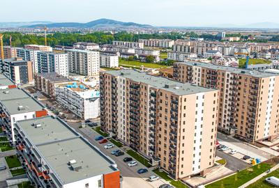 Apartament cu 3 camere decomandat în Tractorul - 1