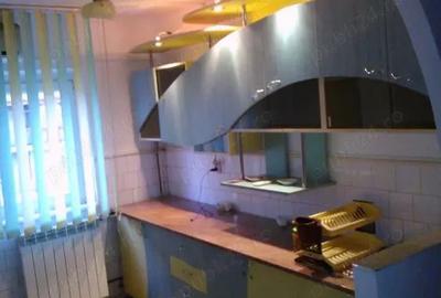 Apartament cu 3 camere decomandat în Crihala