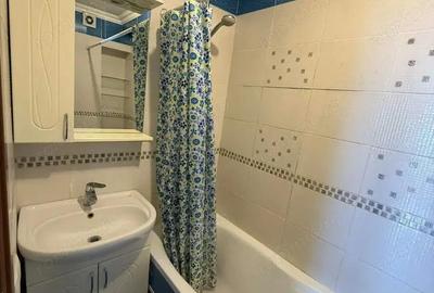 Garsonieră decomandată în Titan