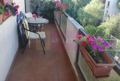 Apartament cu 3 camere semidecomandat în Central