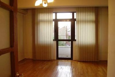 Casă individuală cu 12 camere în Floreasca