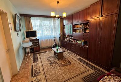 Cornisa langa Central Plaza - decomandat - 2