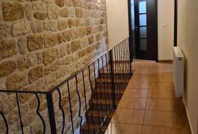 Apartament  3 camere, in vila, Centru, mobilat, finisaje moderne - 4
