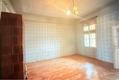 Apartament cu 3 camere în P-ța Maria