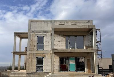 Casă cu 4 camere în Exterior Vest - 1