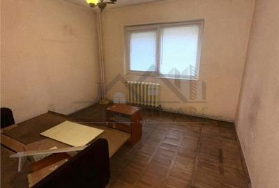 Apartament cu 4 camere decomandat în Nicolina - 10