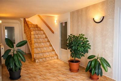 Casă cu 8 camere cu Teren 685 Mp în Moieciu de Jos - 3