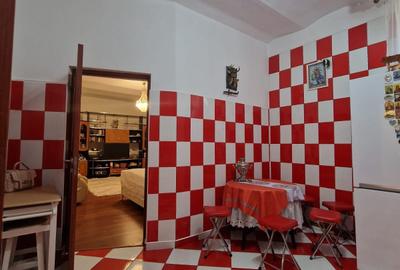 Apartament cu 4 camere - in vila -  decomandat -  Calea Călărașilor - Pta Stefan - 11