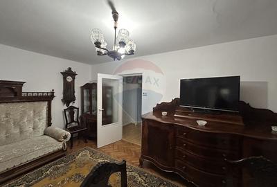 Apartament cu 3 camere decomandat în Săsar - 1