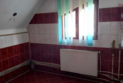 Casă cu 4 camere în Central - 3