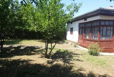 Casă cu Teren 900 Mp în Costești - 4