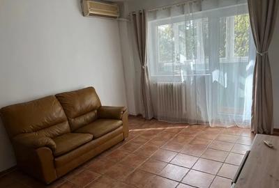 Apartament cu 3 camere semidecomandat, mobilat în Ștefan cel Mare