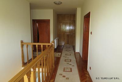 Casă cu 5 camere cu Teren 450 Mp în Grădiște - 4