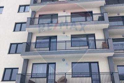 Apartament cu 3 camere decomandat în Tractorul - 11