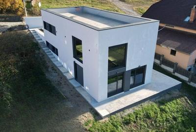 Casă cu 4 camere cu Teren 540 Mp în Central