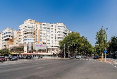 Apartament spațios, modernizat, 2 camere – Bd. Cosminului - 46