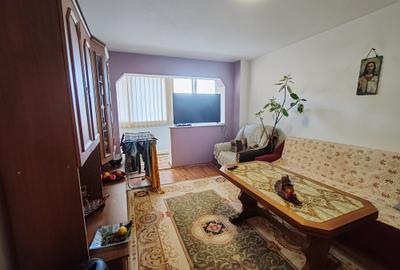 Apartament cu 3 camere decomandat în Răcădău