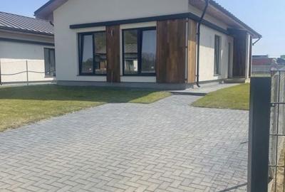 Casă cu 3 camere în Sub Coastă - 5