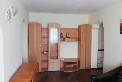 Apartament cu 3 camere semidecomandat, mobilat în Podu Roș - 1