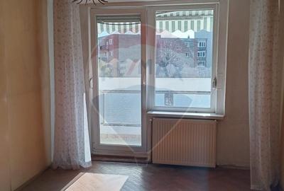 Apartament cu 3 camere decomandat în Malul Mureșului